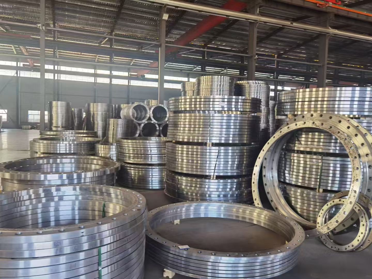 إعداد خراطة CNC ثلاثية المحاور لقطع صناعية دقيقة قياسية.