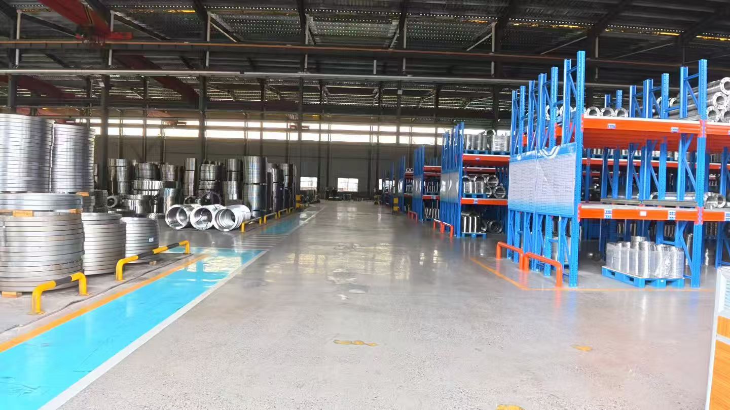 تخطيط معدات المصنع الداعم لقدرة التشغيل CNC والإنتاج المتكرر.