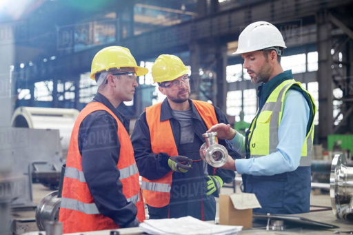 حالة تشغيل CNC تبرز صعوبات عملية مثل الاتساق على دفعات أو الأجزاء متعددة الأوجه