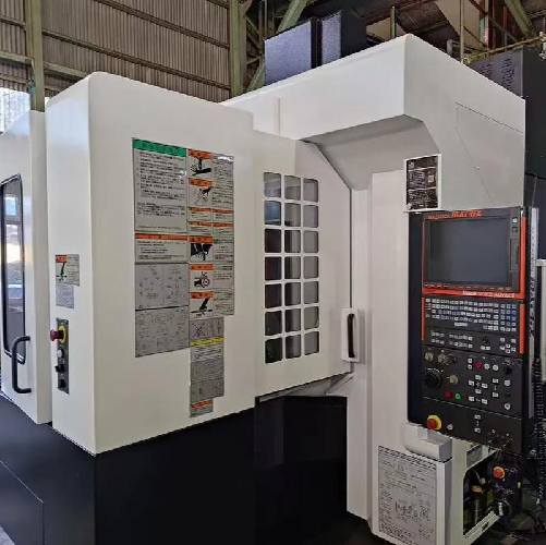 فحص عينة أولى لقطع CNC للتحقق من الأبعاد والتفاوتات قبل الإنتاج الدُفعي